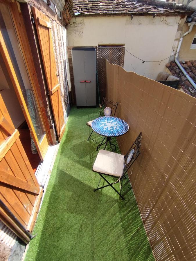 Apartamento Studio Duplex Au Coeur Du Quartier Historique! Bergerac Exterior foto
